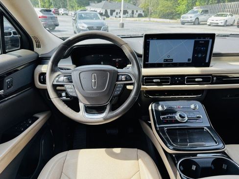 Used 2022 Lincoln Nautilus FWD w/ Premium Package image 6