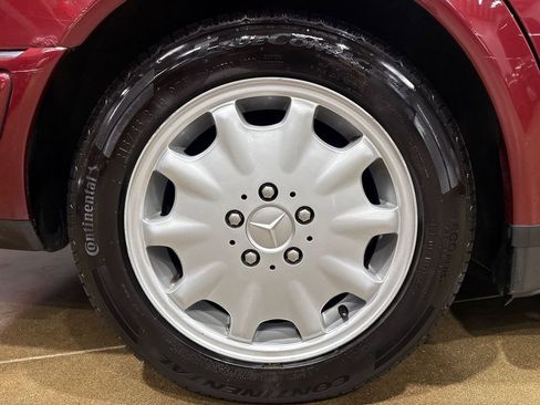 Used 1999 Mercedes-Benz E 320 Sedan image 44