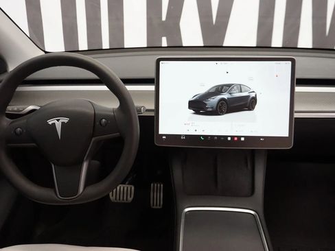 Used 2023 Tesla Model Y Performance image 23