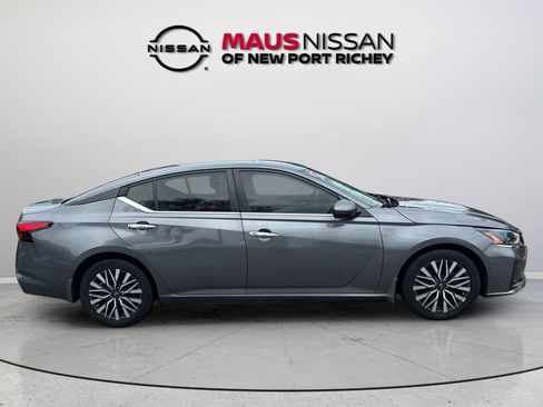 Certified 2023 Nissan Altima 2.5 SV FWD image 13