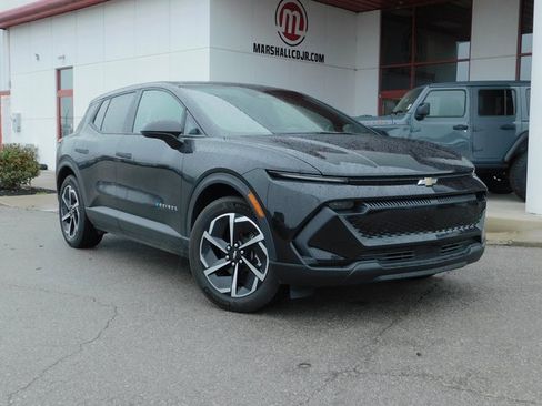 Used 2025 Chevrolet Equinox EV LT image 2