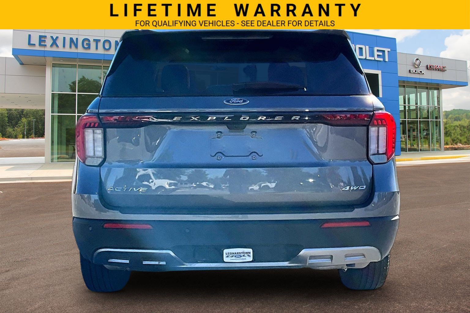 Used 2025 Ford Explorer Active w/ Active Comfort Package AWD/4WD image 4
