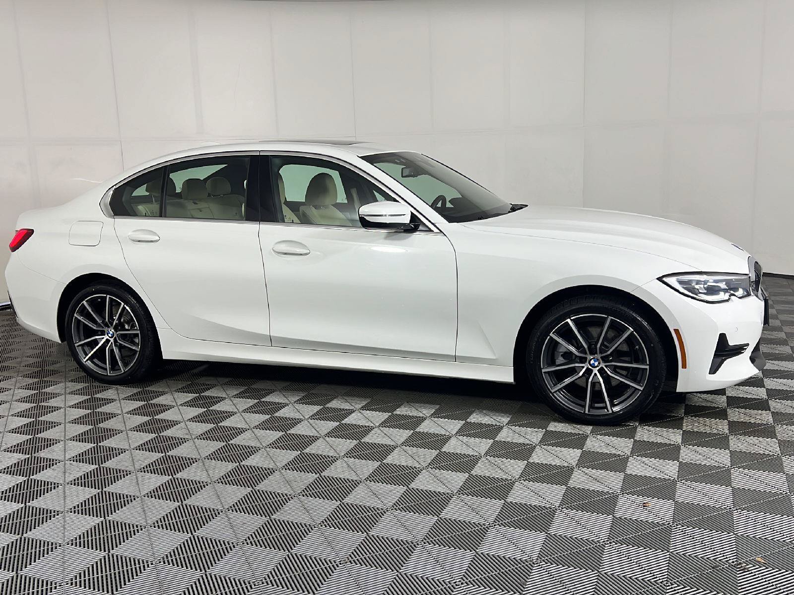 Used 2021 BMW 330i xDrive Sedan w/ Premium Package AWD/4WD image 3