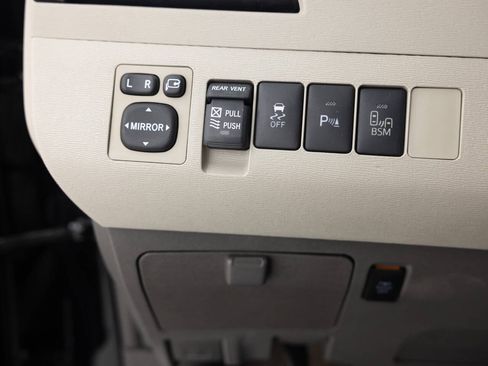 Used 2014 Toyota Sienna Limited w/ Limited Premium Package image 39