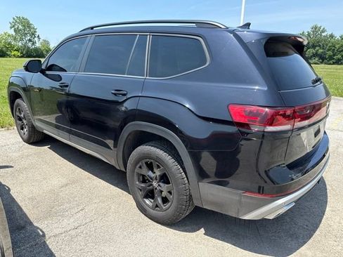 Used 2024 Volkswagen Atlas Peak Edition SE AWD/4WD image 3