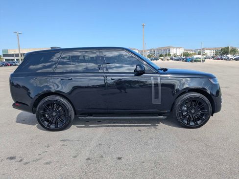 Used 2025 Land Rover Range Rover SE AWD/4WD image 4