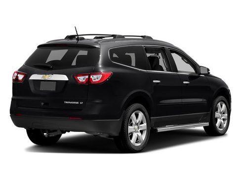 Used 2017 Chevrolet Traverse LT w/ Style and Technology Package FWD image 2