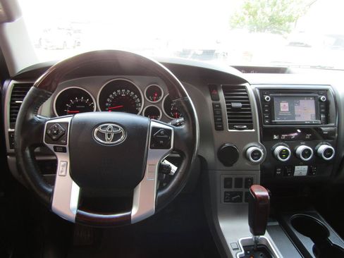 Used 2014 Toyota Sequoia Platinum RWD image 18