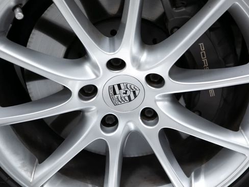 Certified 2022 Porsche Cayenne AWD/4WD image 11