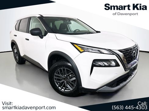 Used 2023 Nissan Rogue S image 1