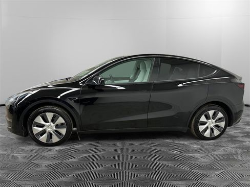 Used 2021 Tesla Model Y Long Range image 2