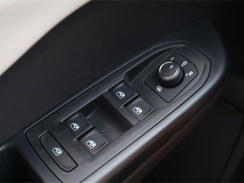 New 2025 Volkswagen Taos S image 17