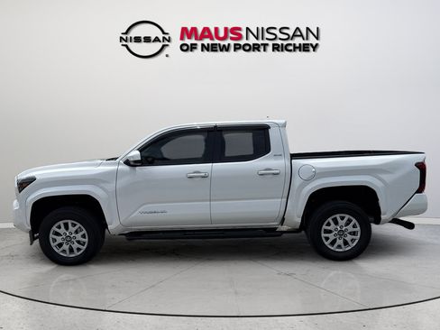 Used 2024 Toyota Tacoma SR5 AWD/4WD image 6
