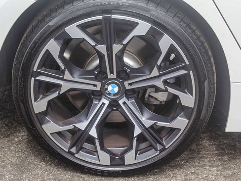 Certified 2025 BMW 330i Sedan image 11