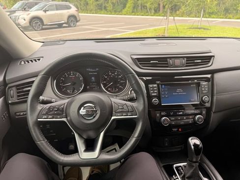 Used 2017 Nissan Rogue SL w/ SL Premium Package FWD image 4