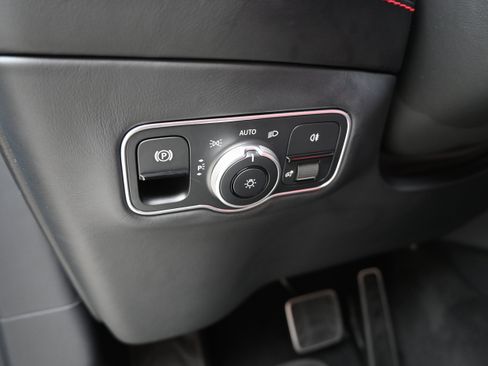 Used 2022 Aston Martin DBX AWD/4WD image 47