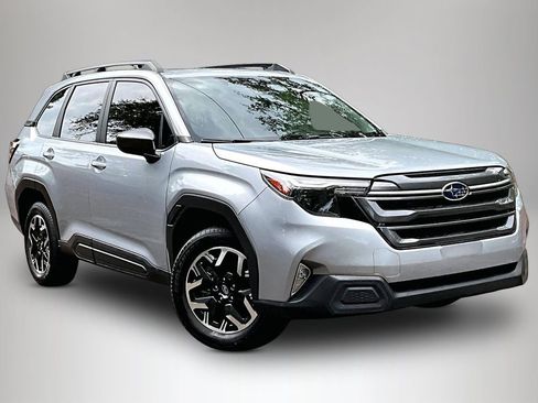 Used 2025 Subaru Forester Premium AWD/4WD image 2