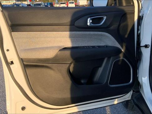 Used 2024 Jeep Compass Latitude image 21