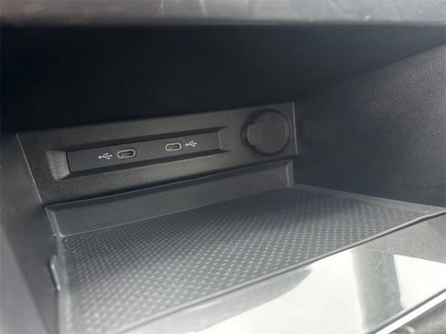 Used 2022 Volkswagen Tiguan S image 24