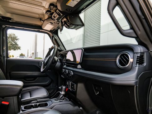 Used 2024 Jeep Gladiator Sport image 43