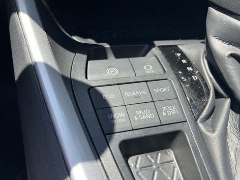 Used 2025 Toyota RAV4 LE AWD/4WD image 26
