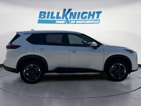 Used 2024 Nissan Rogue SV FWD image 6