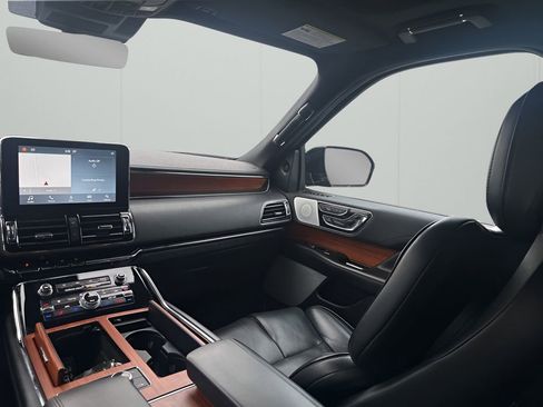 Used 2019 Lincoln Navigator L Reserve image 24