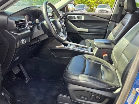 Used 2022 Ford Explorer XLT w/ Equipment Group 202A AWD/4WD image 9