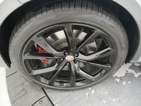 Used 2019 Jaguar F-PACE SVR image 16