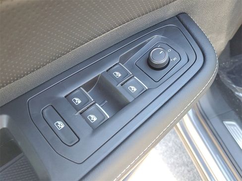 New 2026 Volkswagen Atlas SE image 18