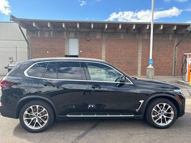 Used 2025 BMW X5 xDrive50e AWD/4WD image 11
