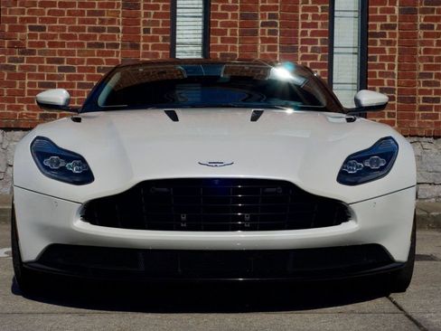 Used 2017 Aston Martin DB11 V12 RWD image 2