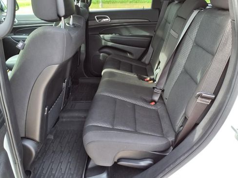 Used 2021 Jeep Grand Cherokee Laredo image 27