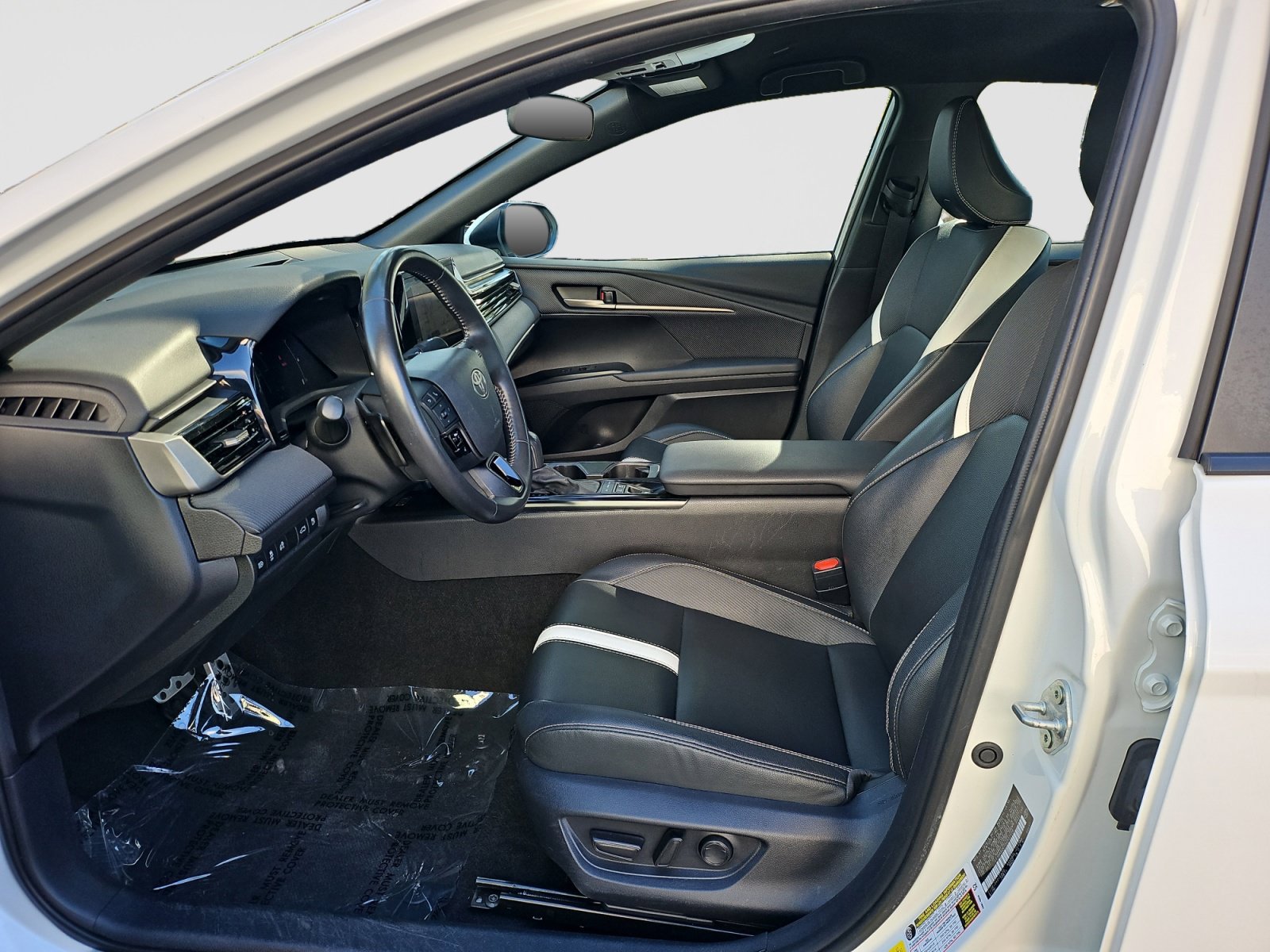 Used 2025 Toyota Camry SE FWD image 21