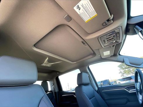 Certified 2026 GMC Sierra 1500 SLT image 28