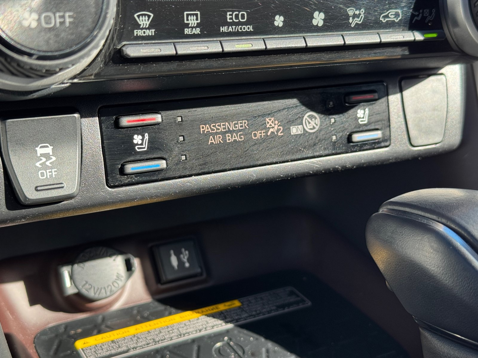 Used 2019 Toyota RAV4 Limited w/ Advanced Technology Package AWD/4WD image 5