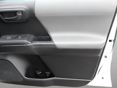 Certified 2021 Toyota Tacoma SR image 25