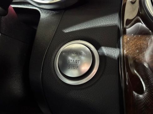 Used 2019 Mercedes-Benz GLC 300 4MATIC image 17