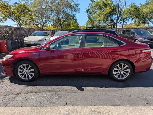 Used 2015 Toyota Camry XLE w/ Moonroof Package FWD image 6