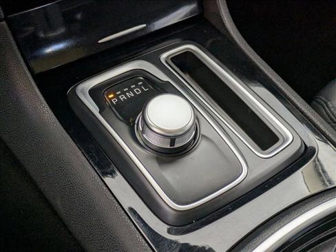 Used 2023 Chrysler 300 Touring w/ Sport Appearance Package image 12