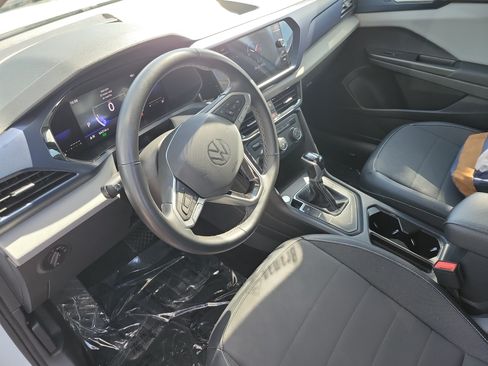 Used 2022 Volkswagen Taos SE FWD image 11