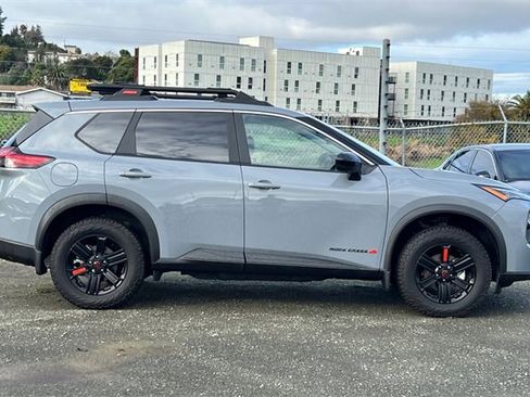 Used 2025 Nissan Rogue Rock Creek image 3