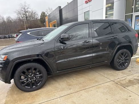 Used 2020 Jeep Grand Cherokee Altitude image 10