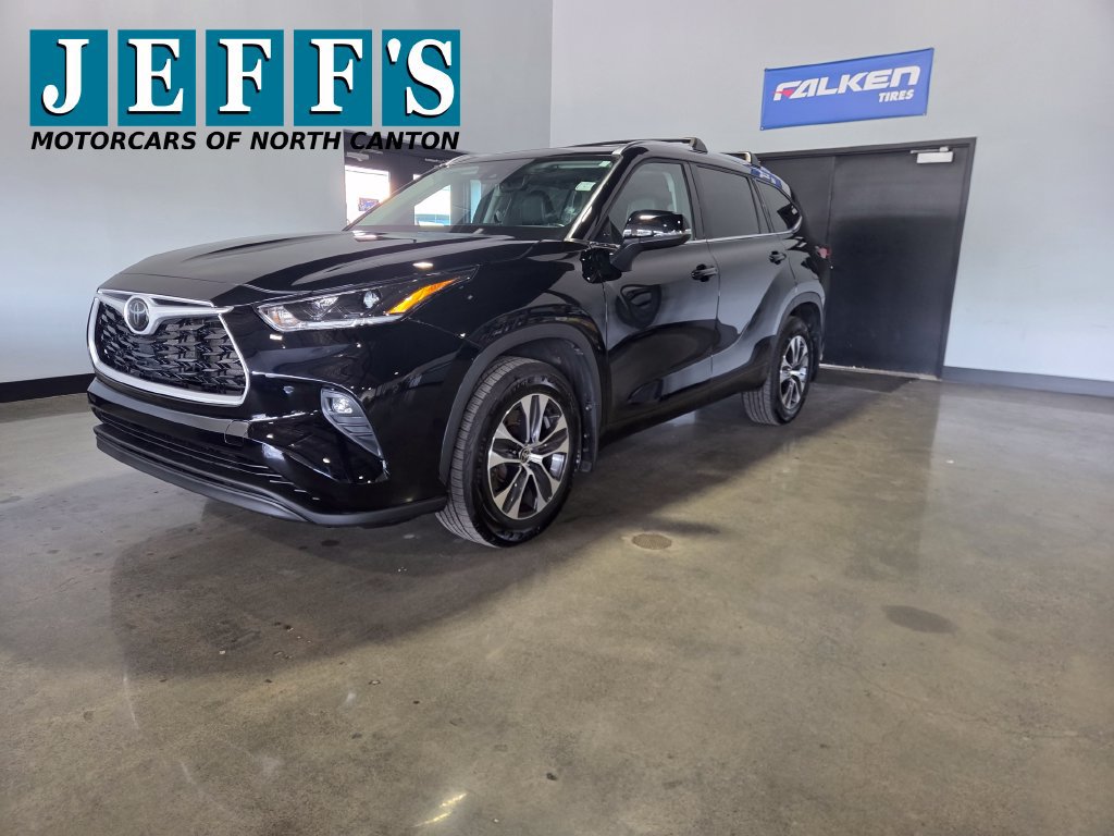 Used 2021 Toyota Highlander XLE AWD/4WD image 1