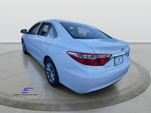 Used 2017 Toyota Camry LE image 5