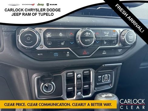 Used 2025 Jeep Wrangler Unlimited Sahara AWD/4WD image 22