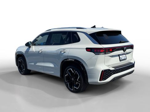 Certified 2025 Volkswagen Tiguan SEL R-Line AWD/4WD image 3
