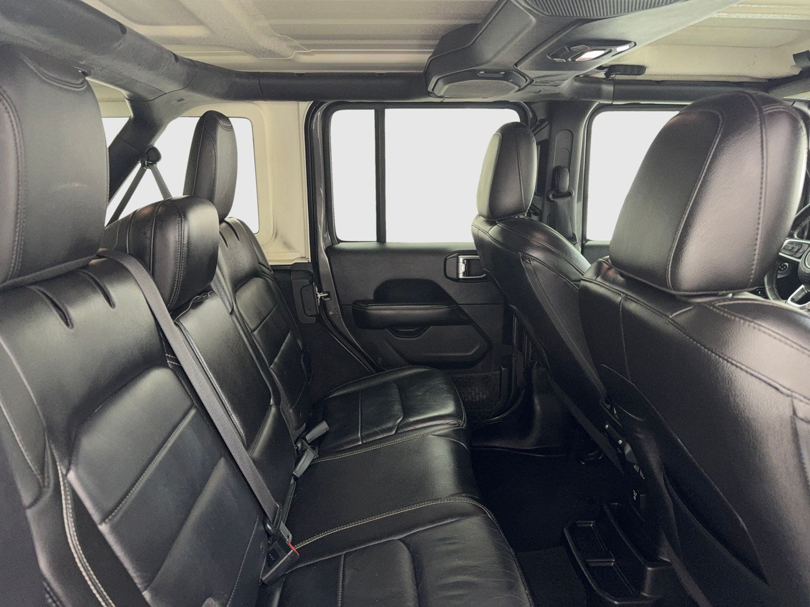 Used 2018 Jeep Wrangler Unlimited Sahara AWD/4WD image 41