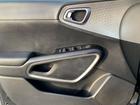 Used 2025 Kia Soul LX w/ LX Technology Package image 20