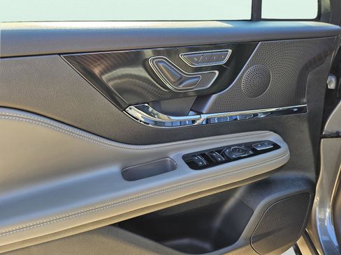 New 2026 Lincoln Corsair Premiere image 10